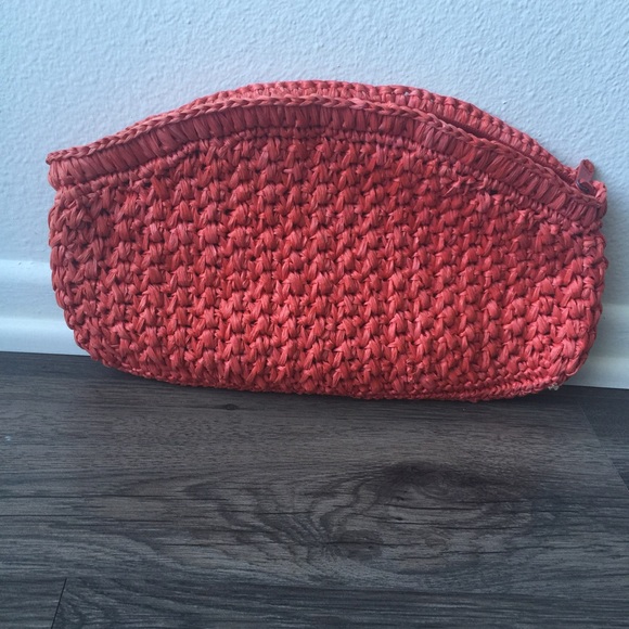 Red Straw Clutch with a Zipper - Picture 3 of 3