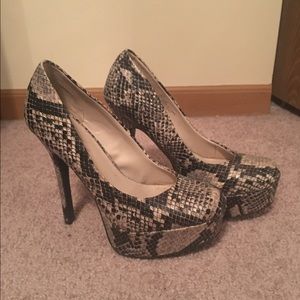 Snake skin Pumps!