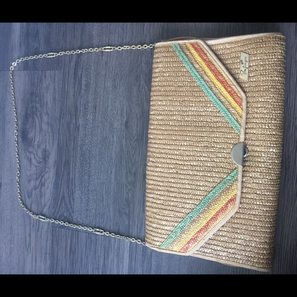 Straw Clutch with Optional Gold Crossbody Strap - Picture 2 of 4