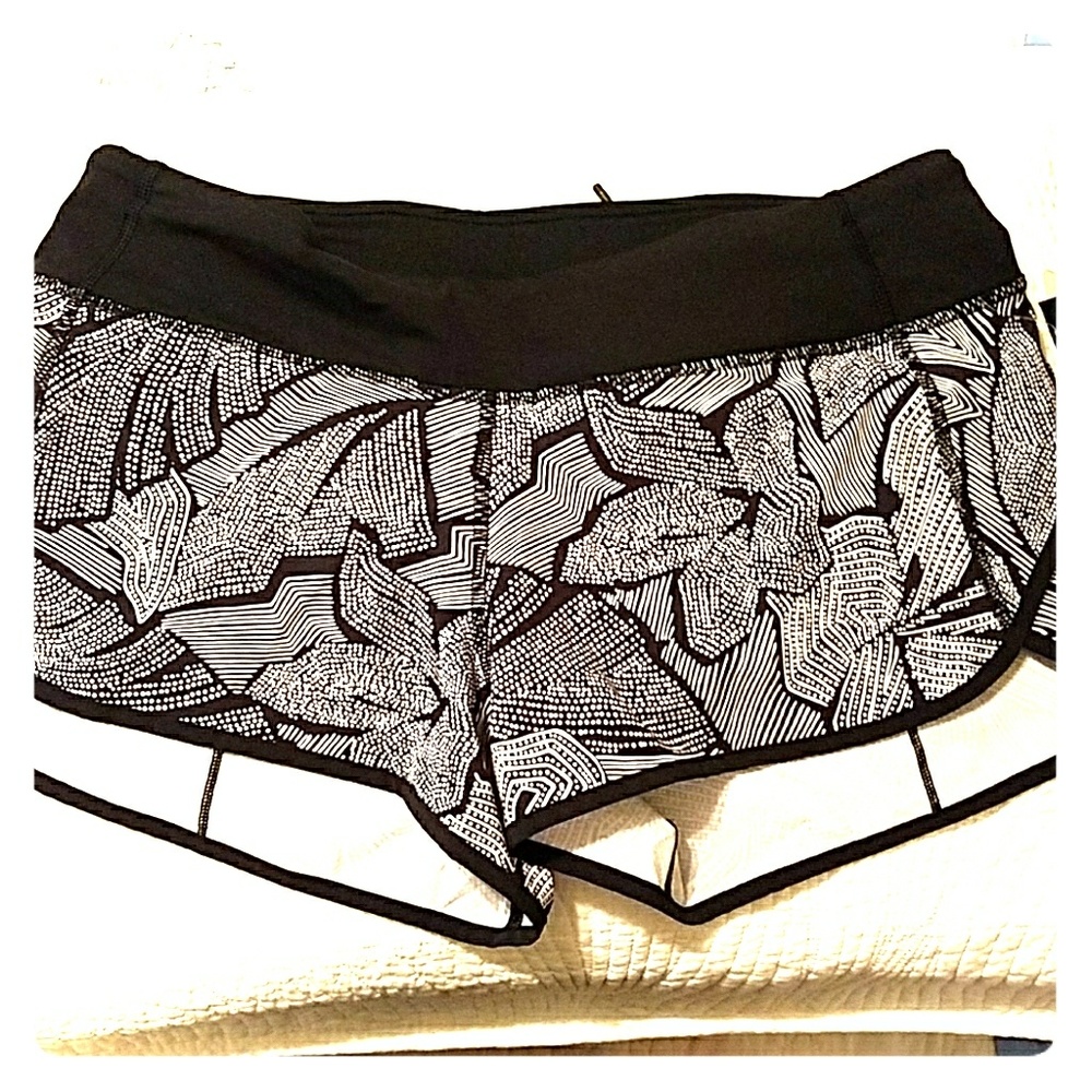 Lululemon speed short -black and white print. Sz 8