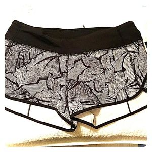 Lululemon speed short -black and white print. Sz 8