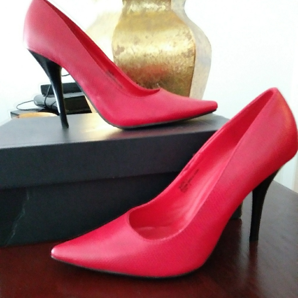 Red Pumps