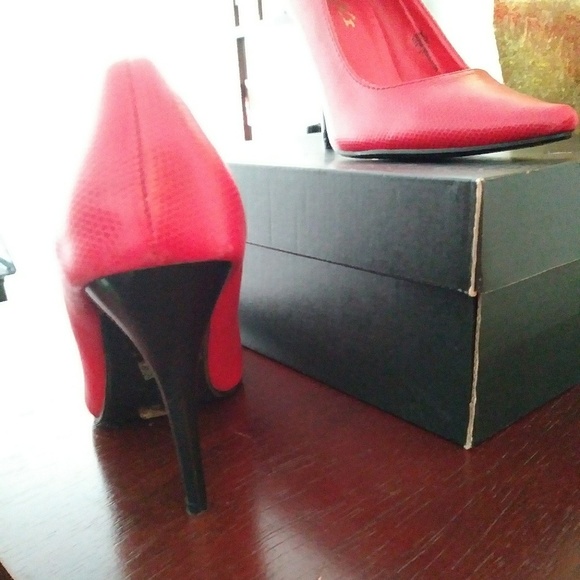 Red Pumps - Picture 2 of 3