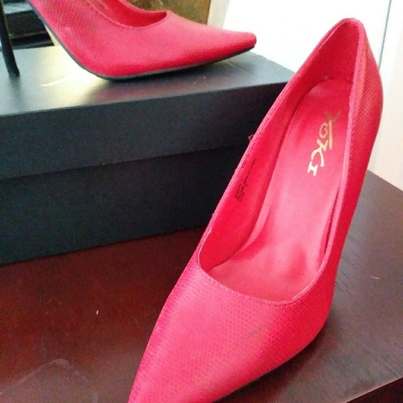 Red Pumps - Picture 3 of 3