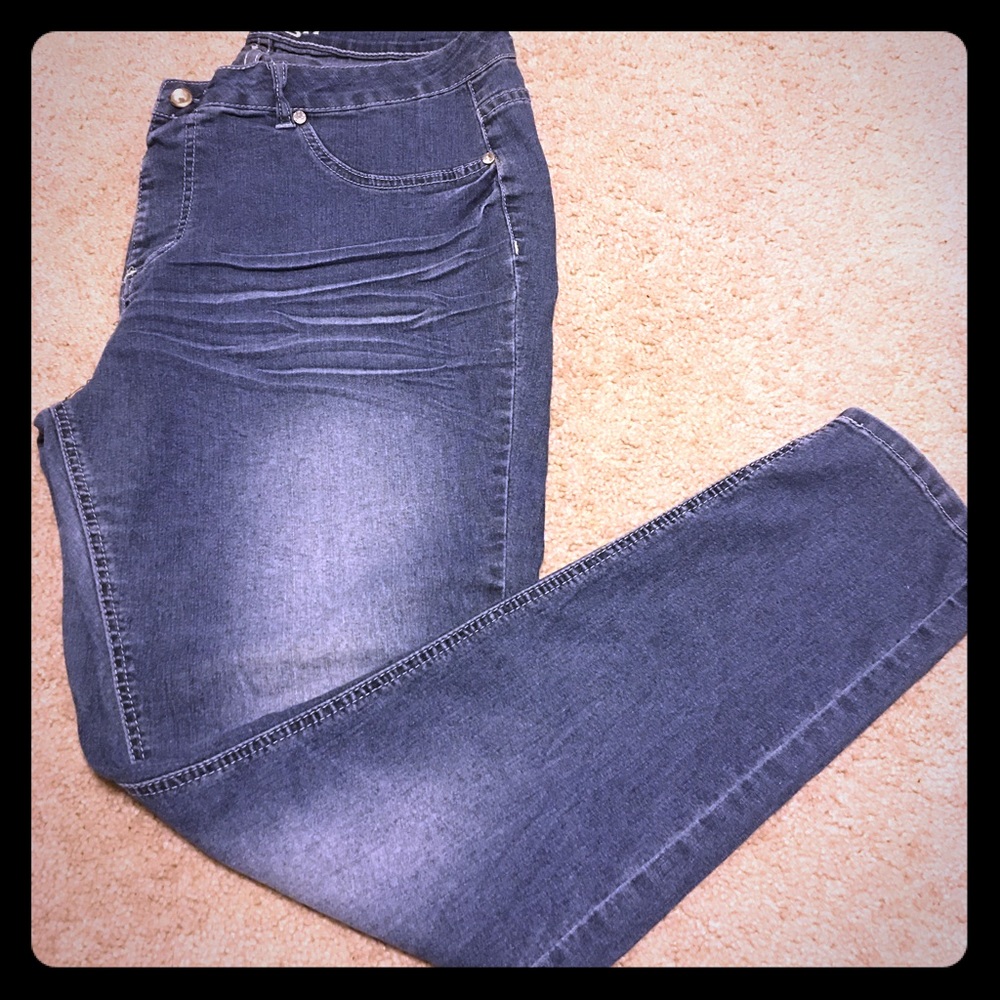 Lightweight skinny jeans