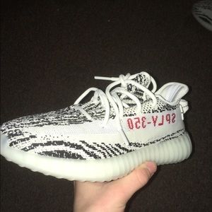 Yeezy Boost 350 v2 Zebra