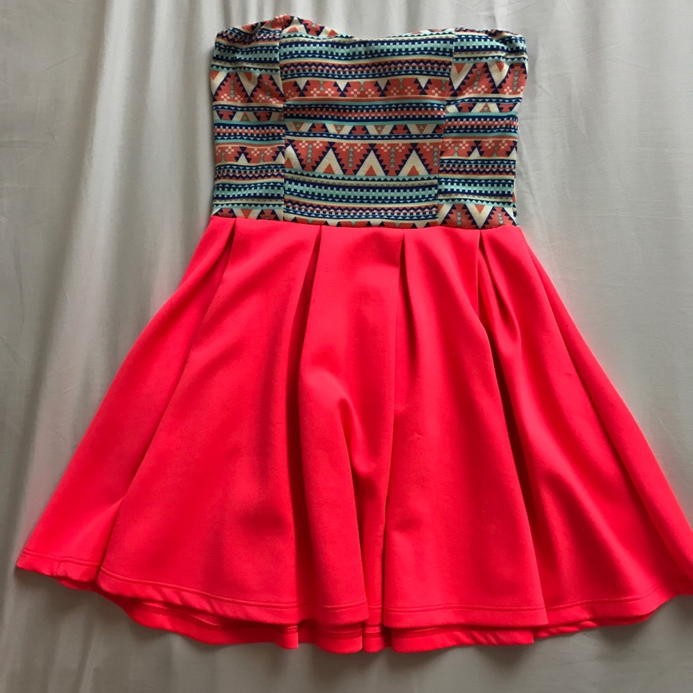 Bright color strapless dress!