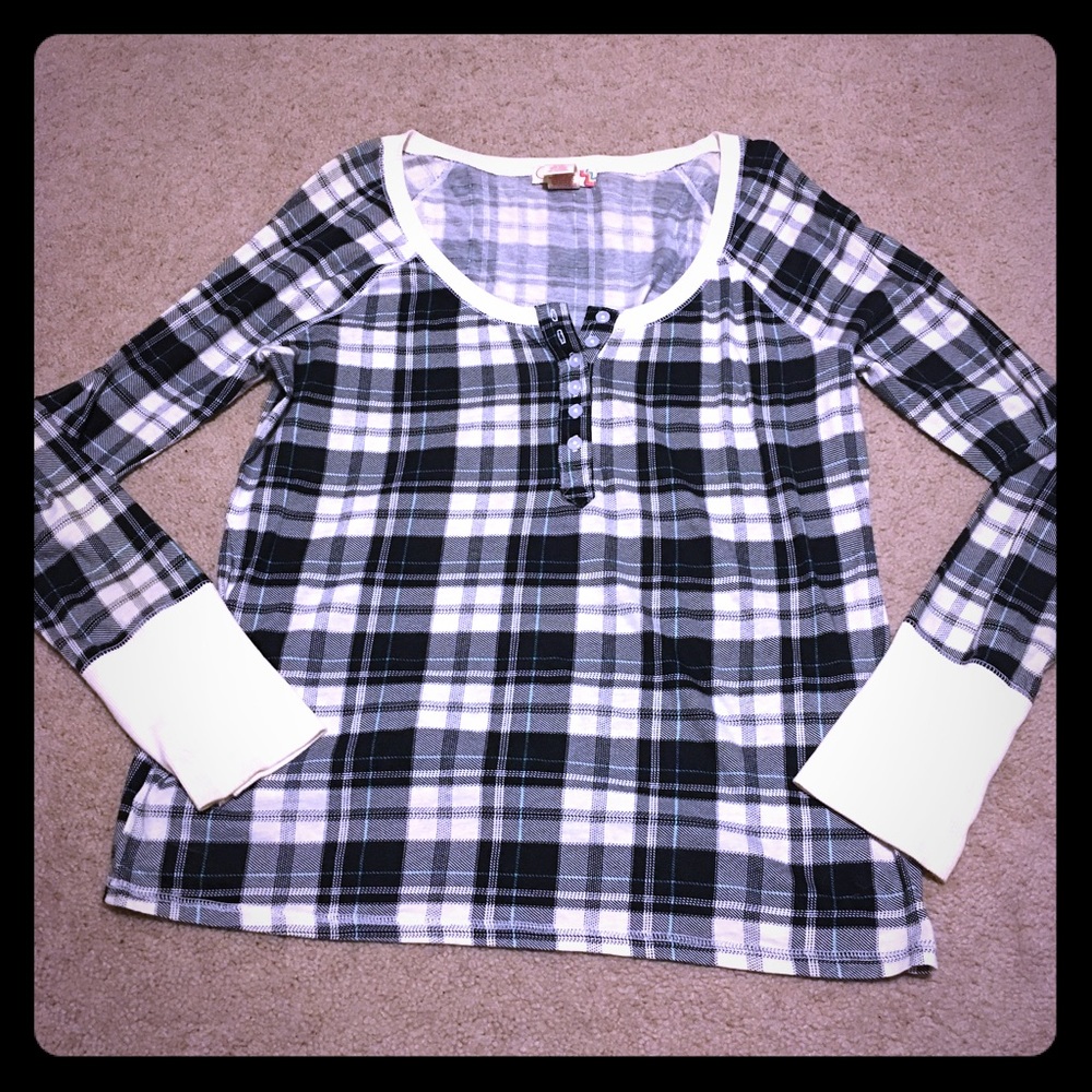 Black/gray/white plaid top