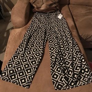 NWT- palazzo print pants