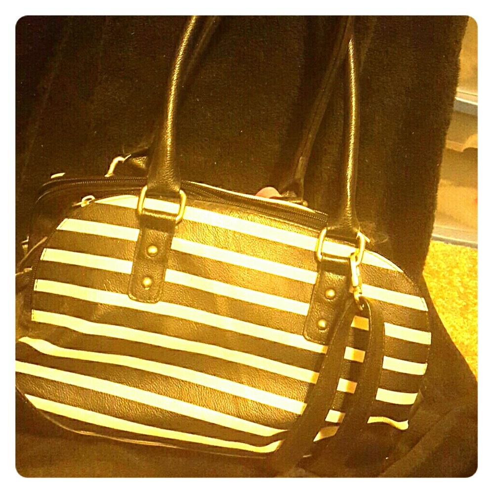 Black and white merona purse