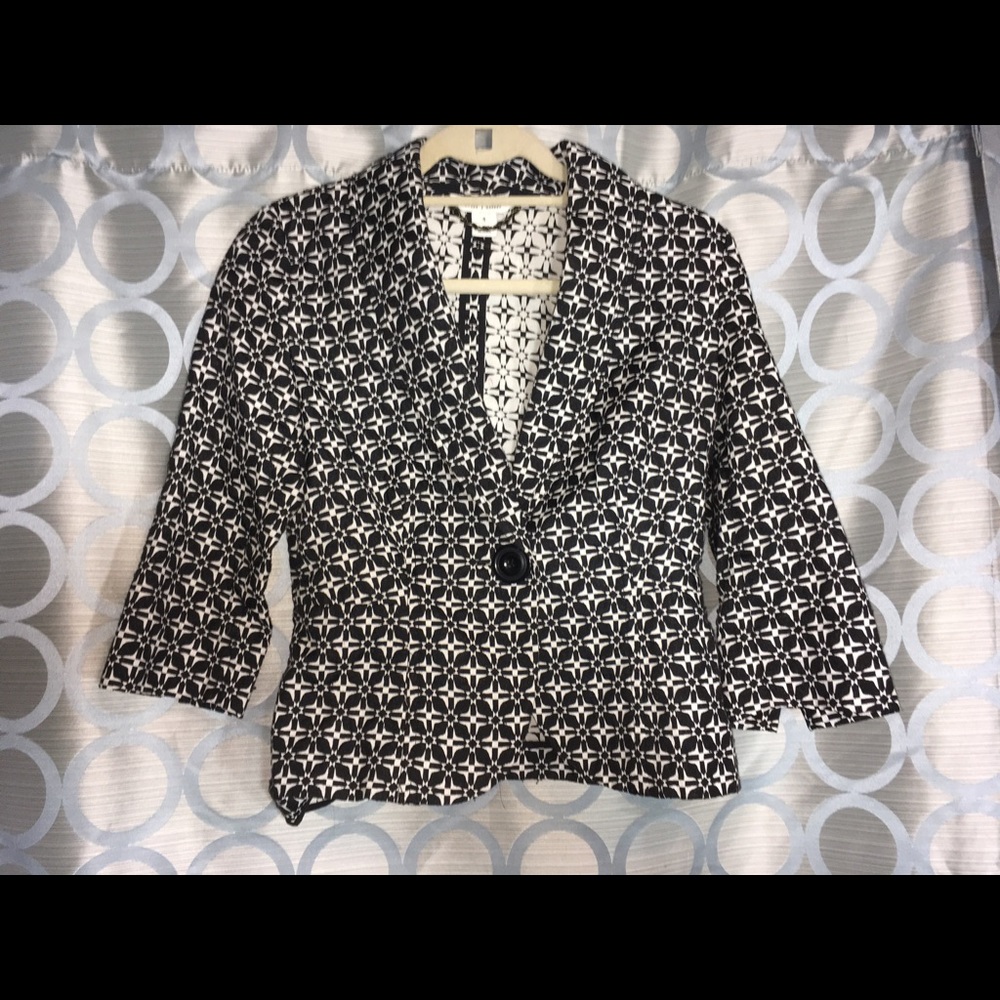 White House Black Market Short Blazer 4 VG