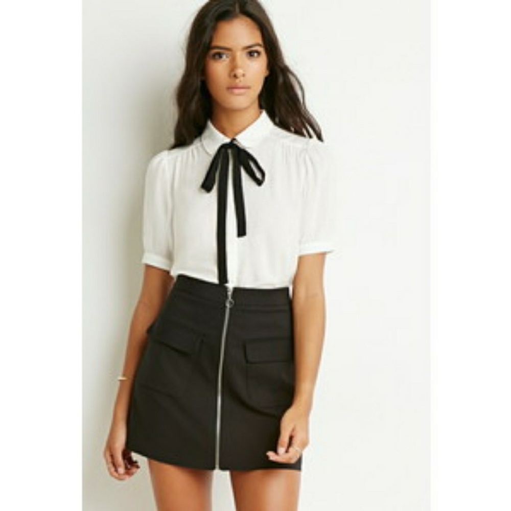 (2 for $15) White button down Peter pan collar