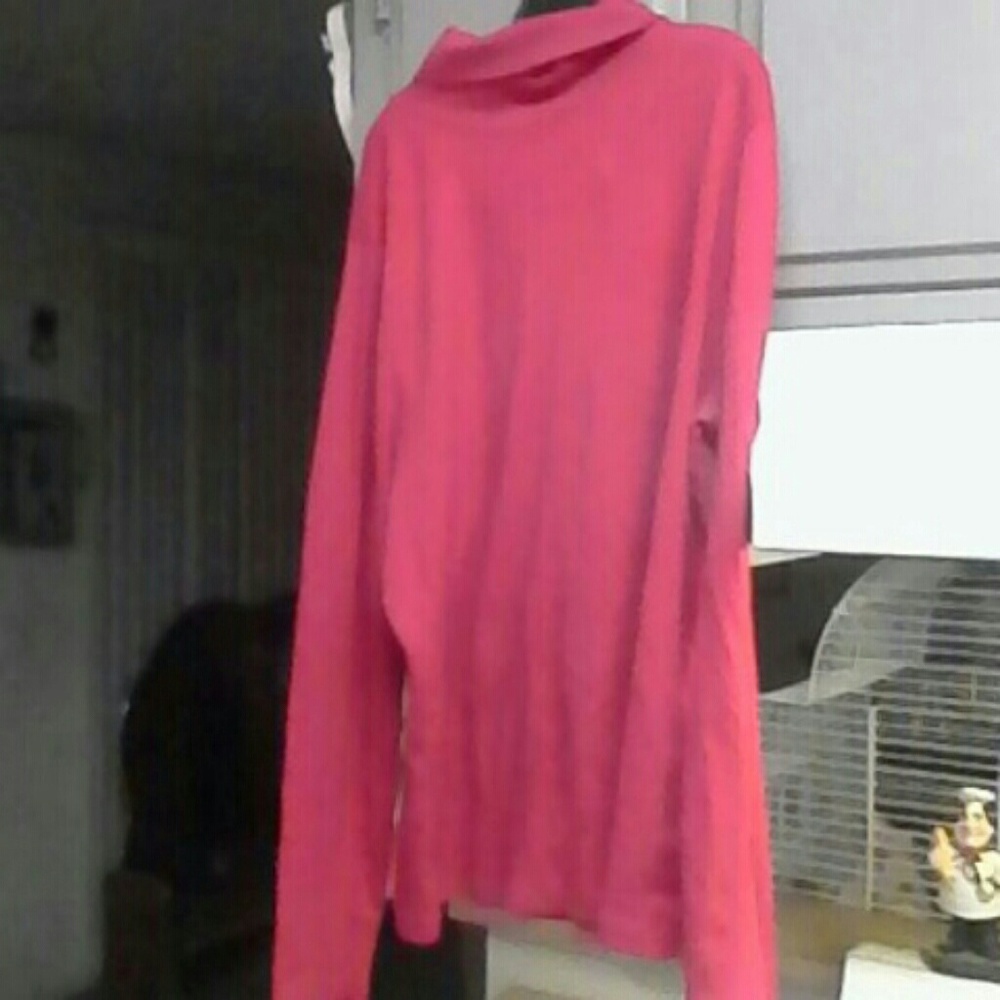 White stage red turtle neck