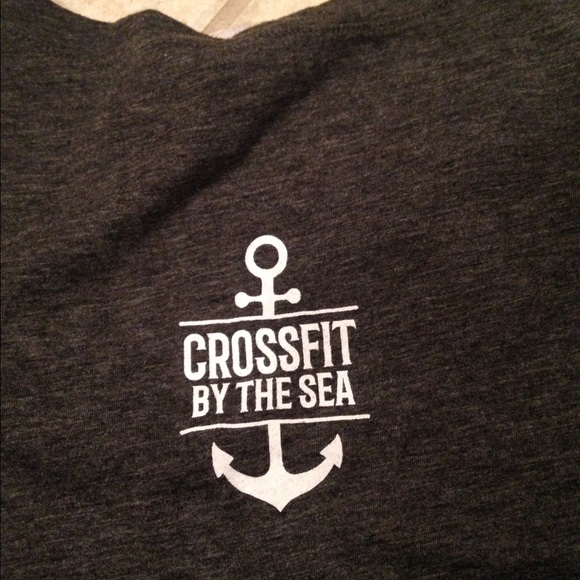 ‼️CLOSET CLOSEOUT‼️ CrossFit by the Sea V-Neck Tee - Picture 4 of 4