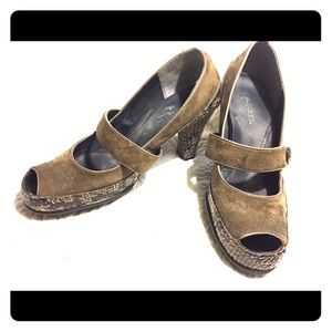 Suede and snakeskin Aerosole heels