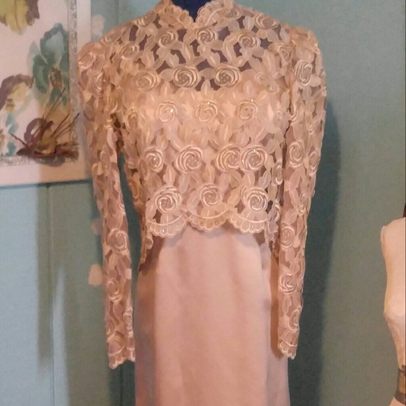 Gown - Picture 1 of 4
