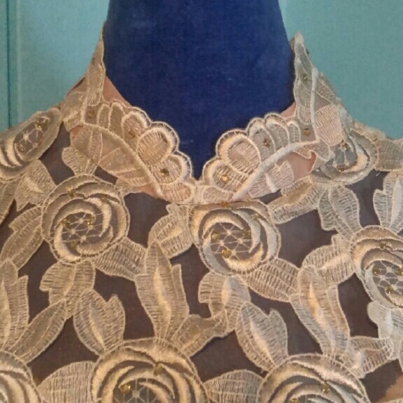 Gown - Picture 3 of 4