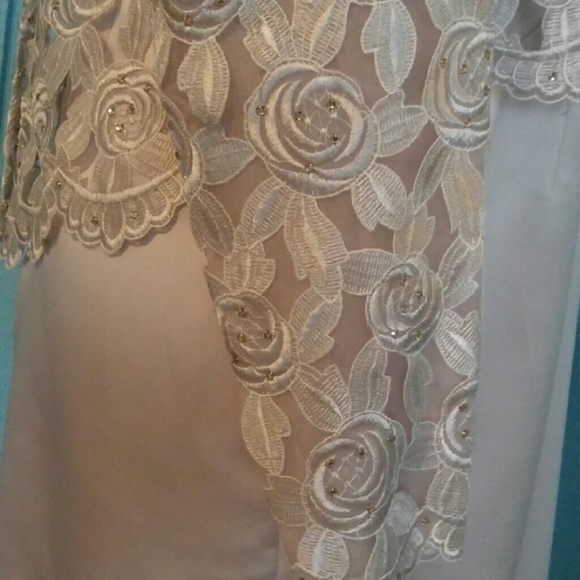 Gown - Picture 4 of 4