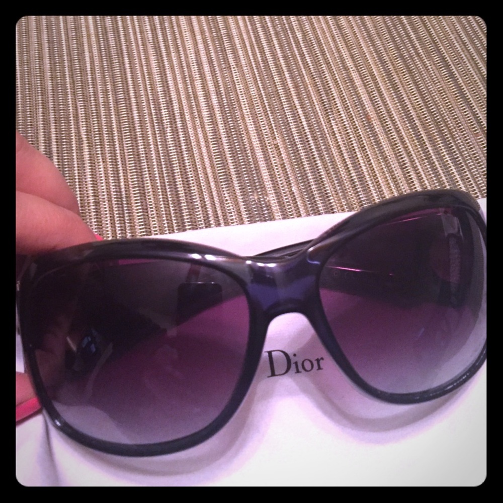 No case, a  minor scratch on lenses