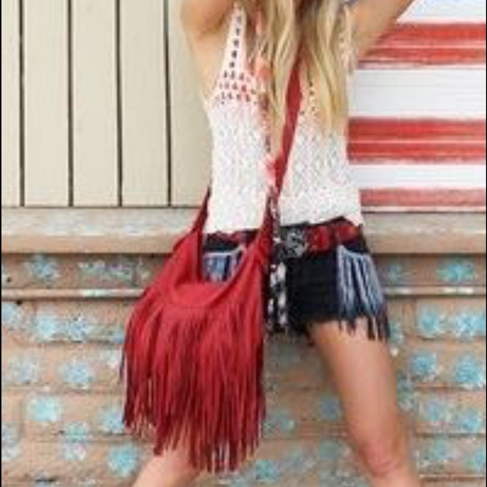 ISO - I WANT THIS PURSe! Help me find it!!! :)
