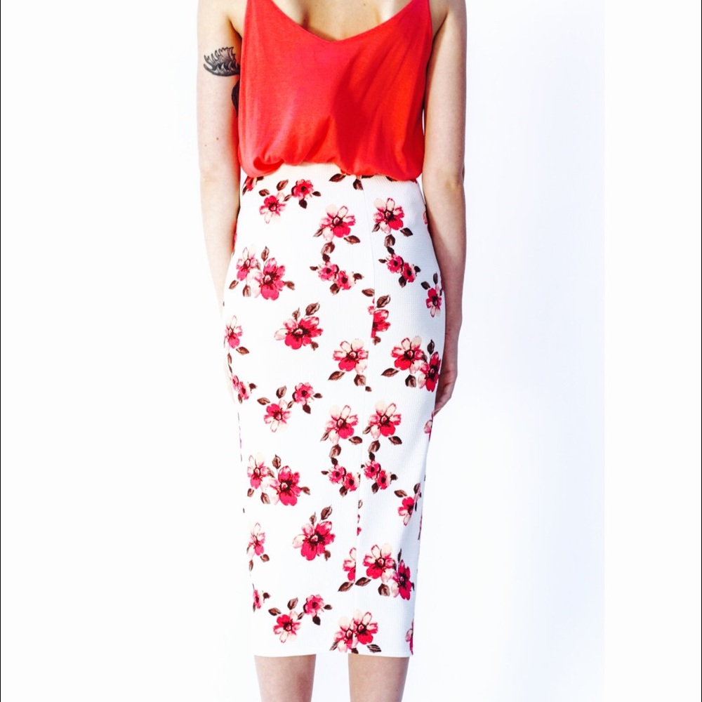 White floral skirt - S New