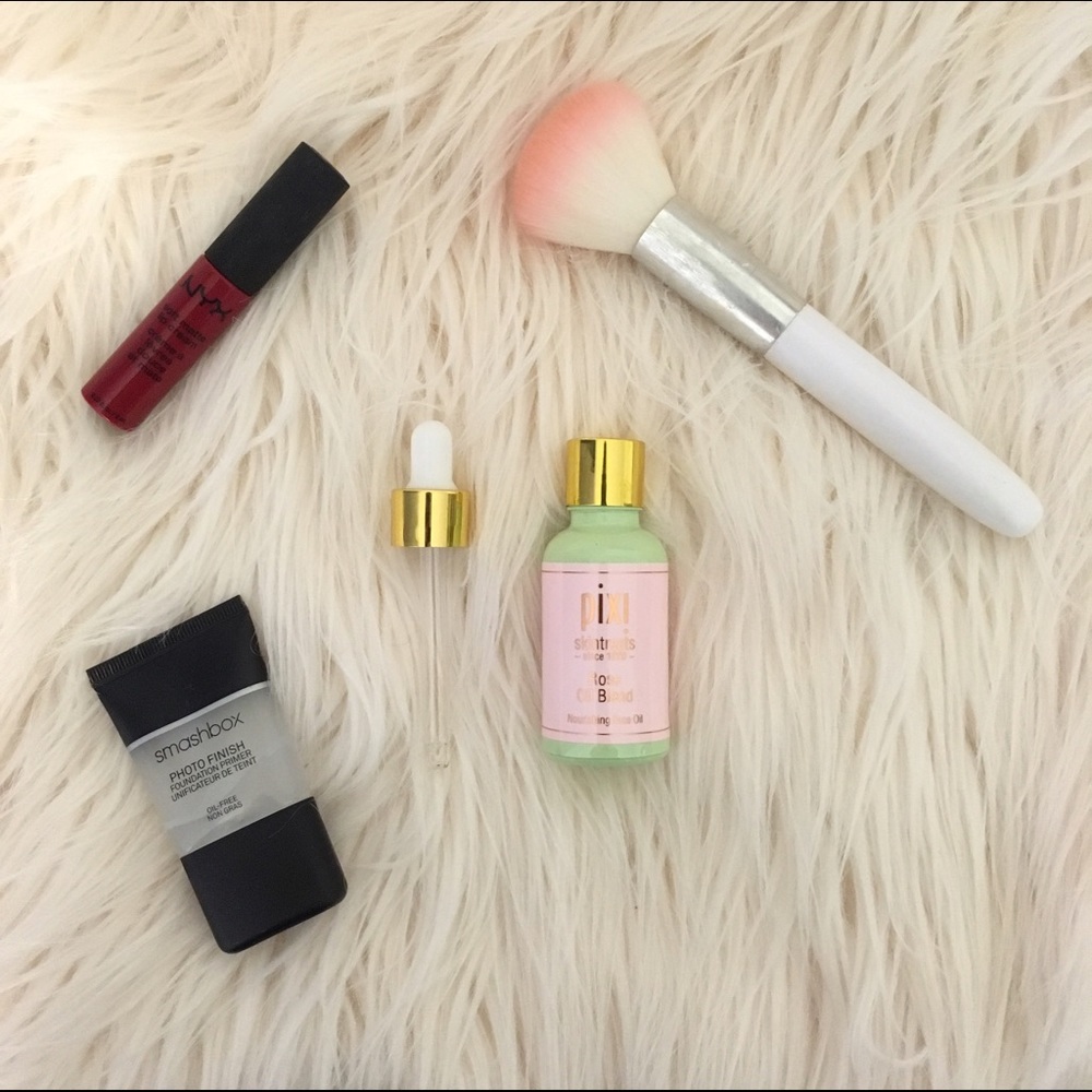 ❗️SOLD❗️NWT Pixi Skintreats Rose Oil Blend