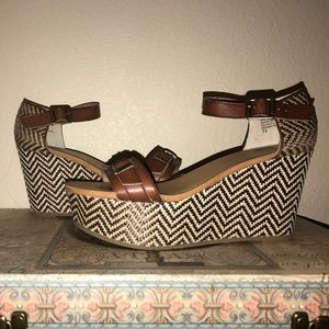 Brown/Tan platform wedges