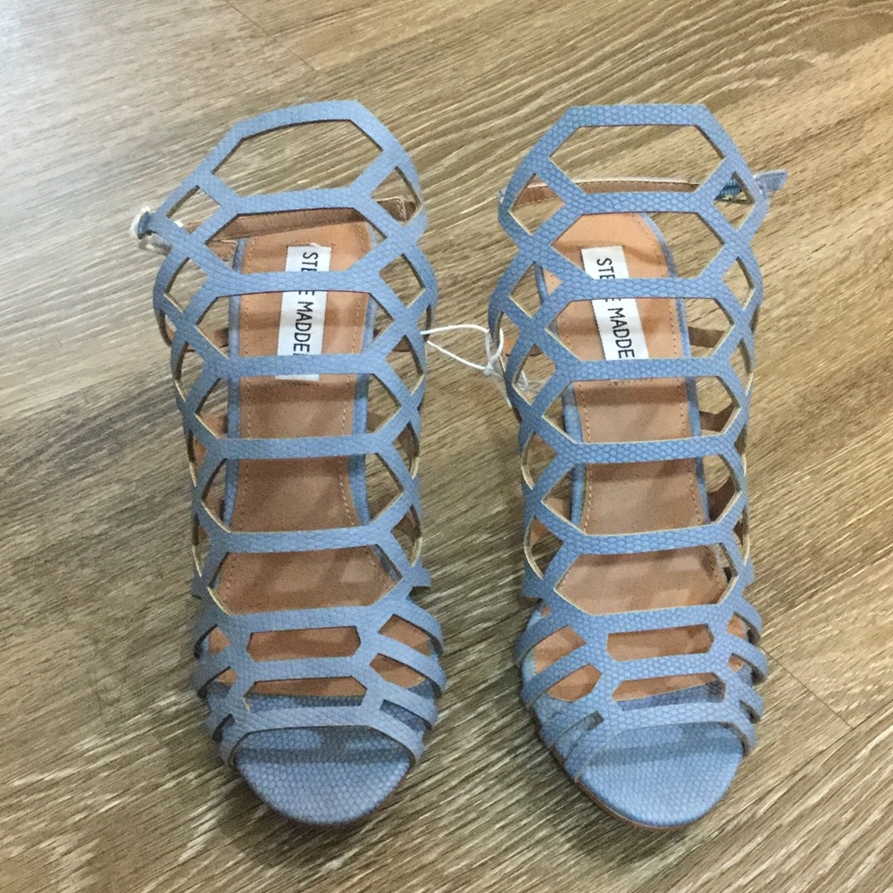New size 8 Steve Madden caged pumps