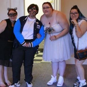 Meet your Posher, Alexis