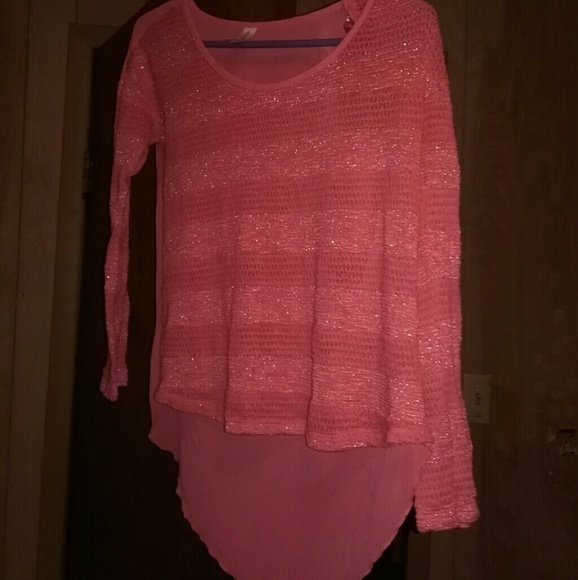 No boundaries high low back long sleeve shirt. - Picture 1 of 2
