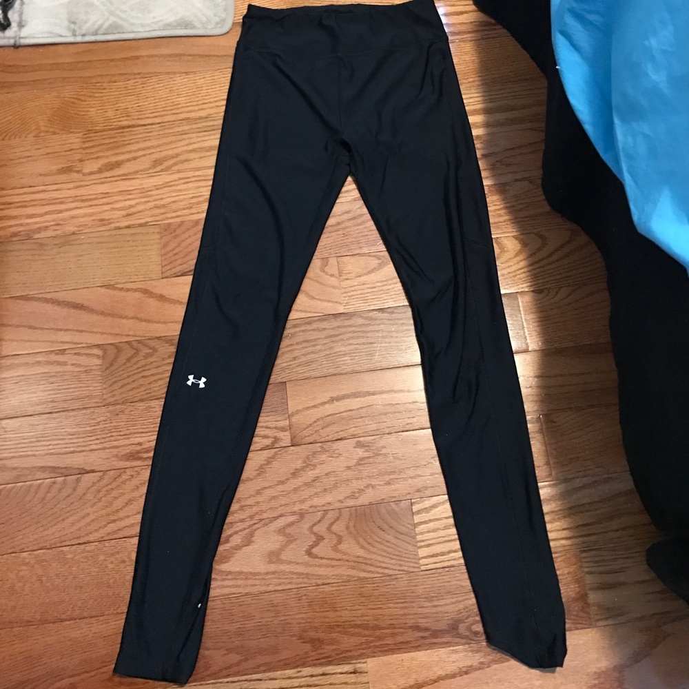 Under armor leggings never worn. SIze small