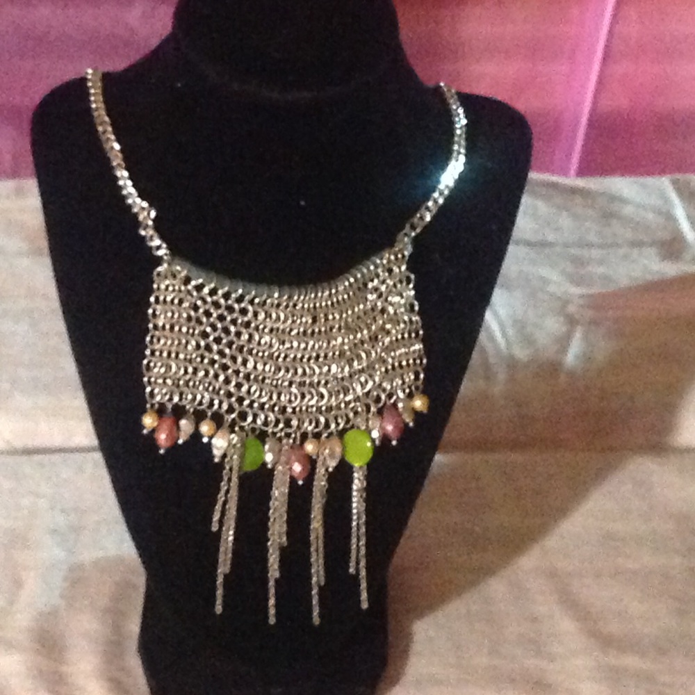 Beautiful chain/beaded necklace