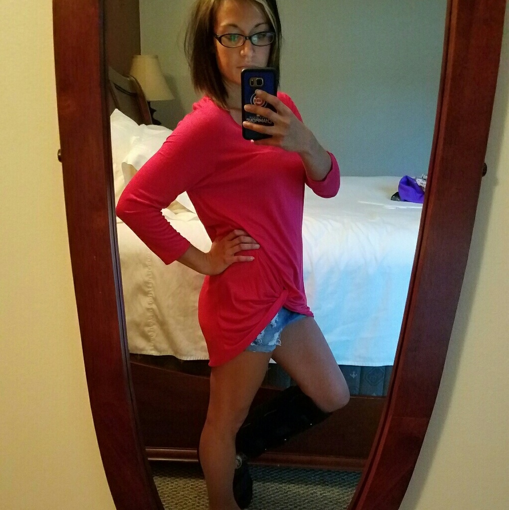 Fushia Knot Top! - Picture 3 of 3