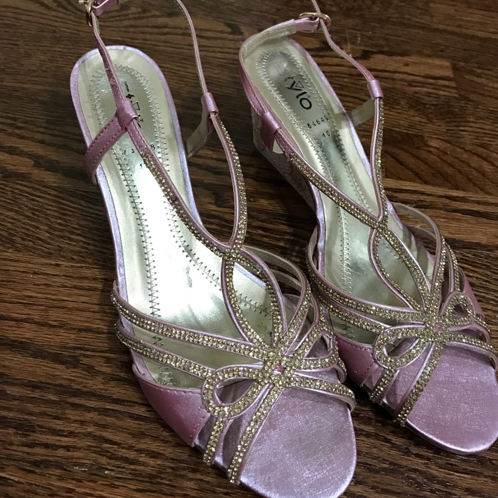 pink wedges