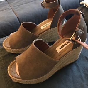 Steve Madden Jaylen Wedge Sandals Taupe