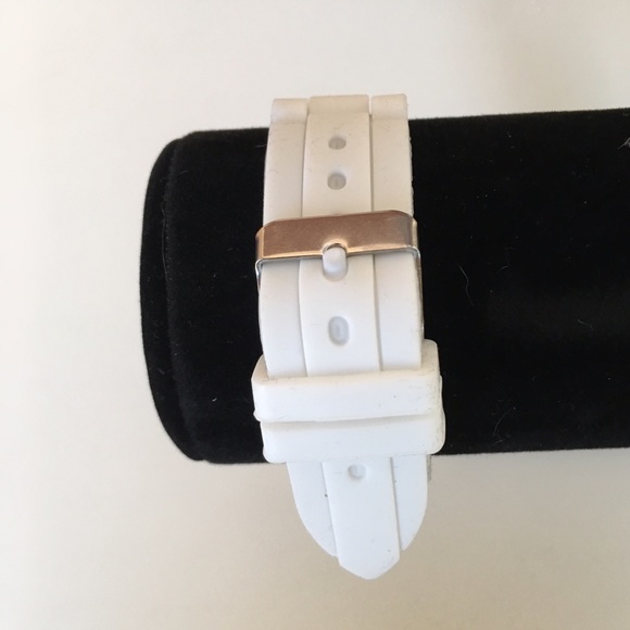 Crystal and Rose Gold Fashion Watch - Picture 4 of 4