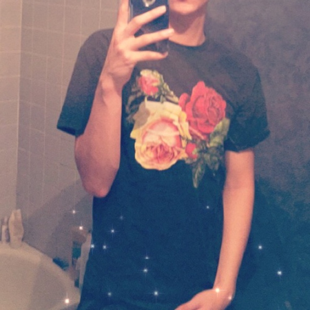 Obey t shirt, if u need more pics, I can send u.