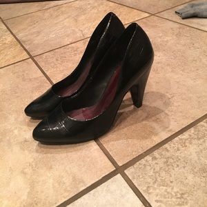 Jessica Simpson pointed toe heel