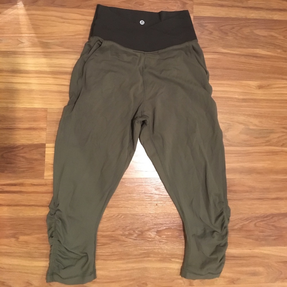 Lululemon cropped athletic army green leggings.