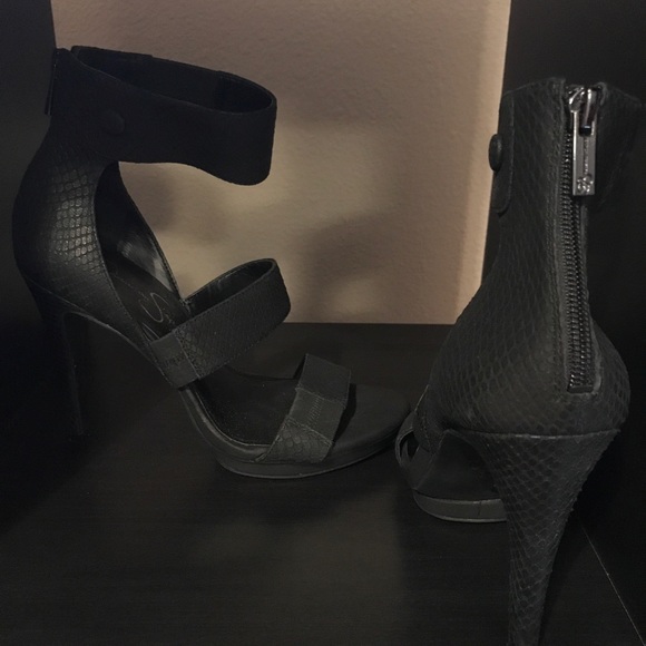 Jessica Simpson open toe heels - Picture 3 of 3