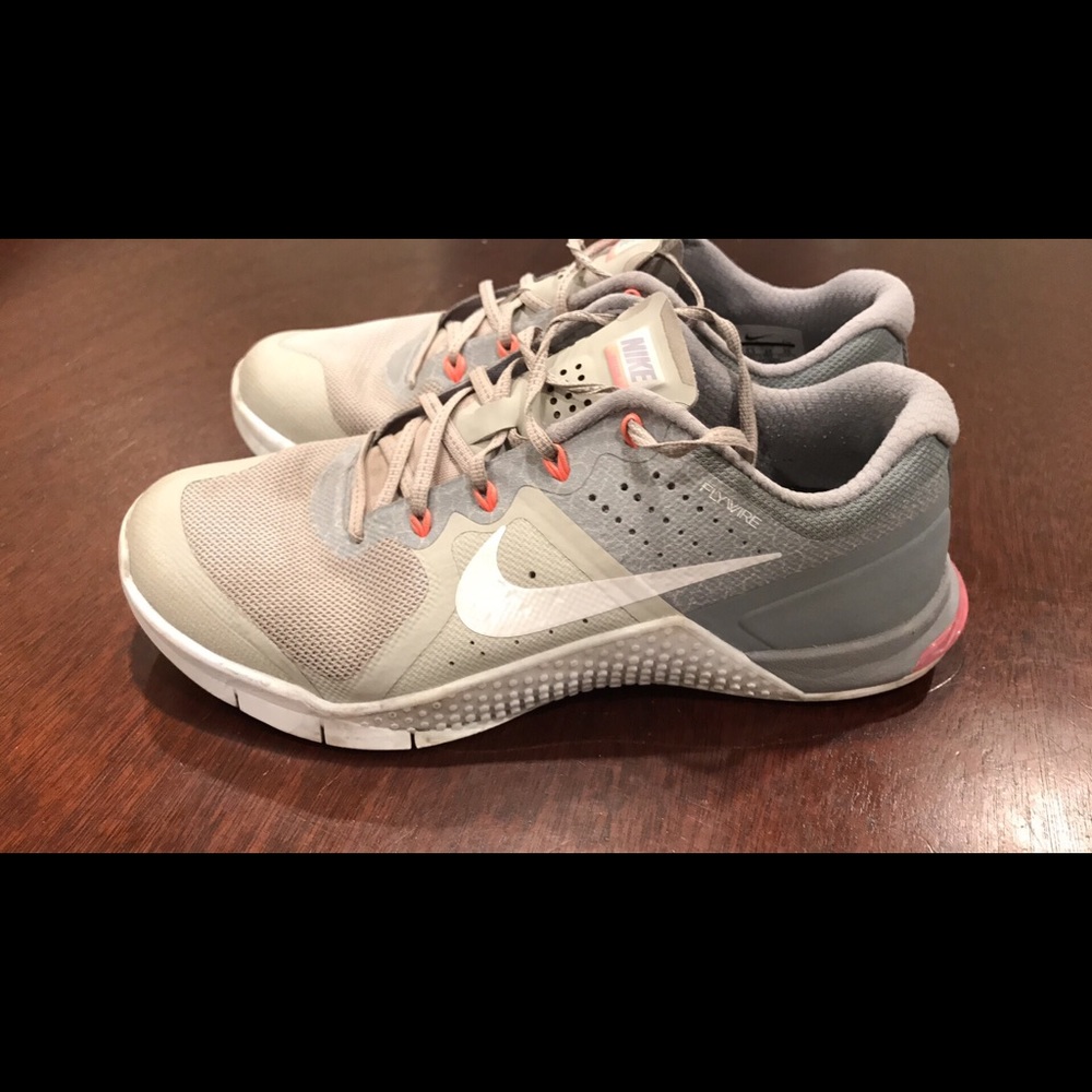 Nike Women's Metcon 2 - Grey/Pink - Size 8