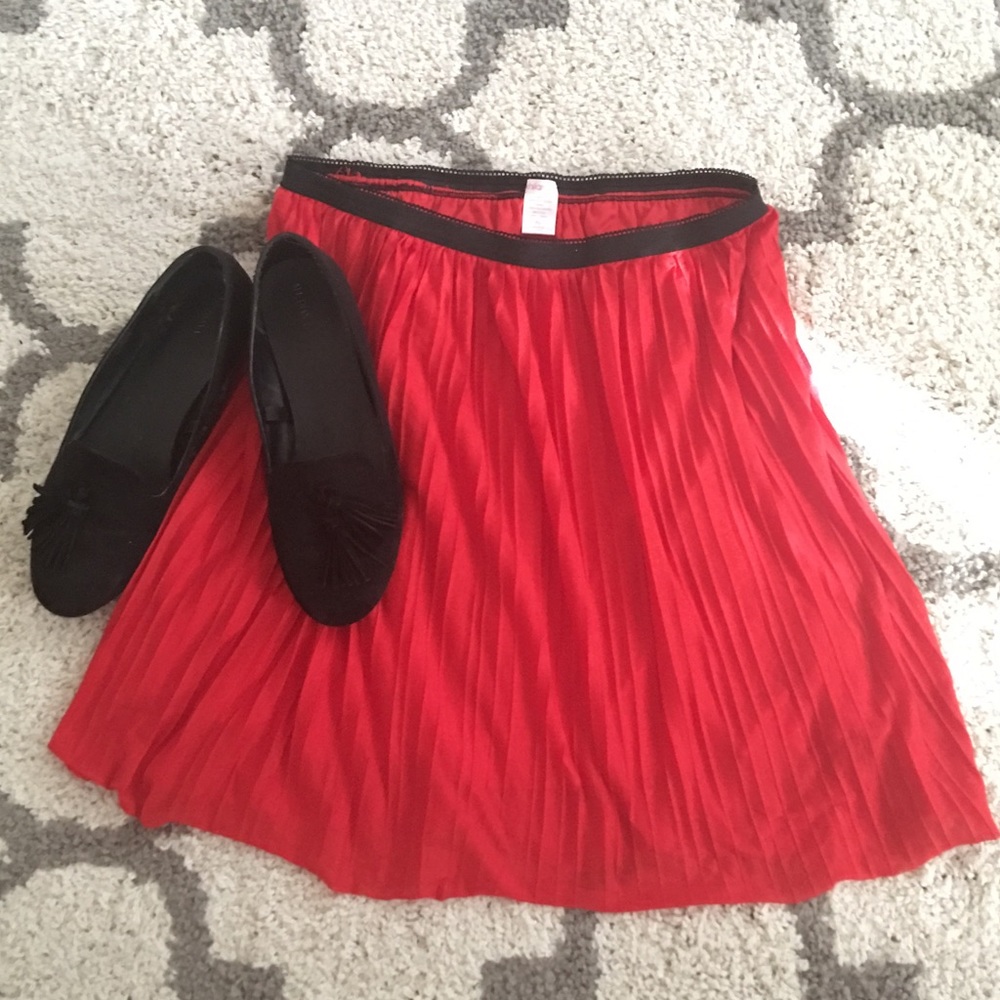 🍊2 for $10! Xhilaration Red Pleated Skirt