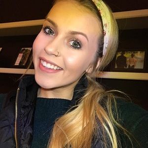 Meet your Posher, Danaca