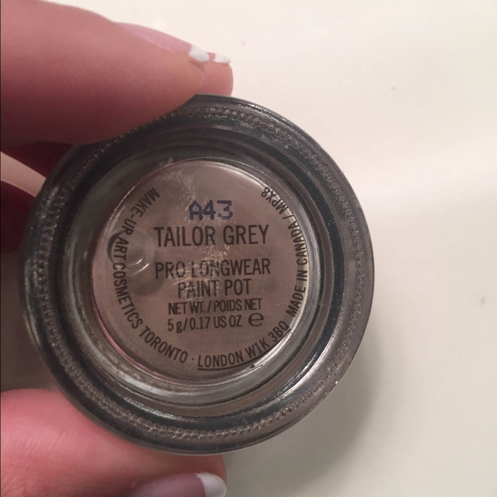 MAC paint pot - Tailor grey prolong wear