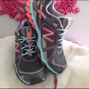 Women's New Balance S70 all terrain sz7.5