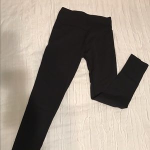 Lululemon Wunder Under low rise size 4