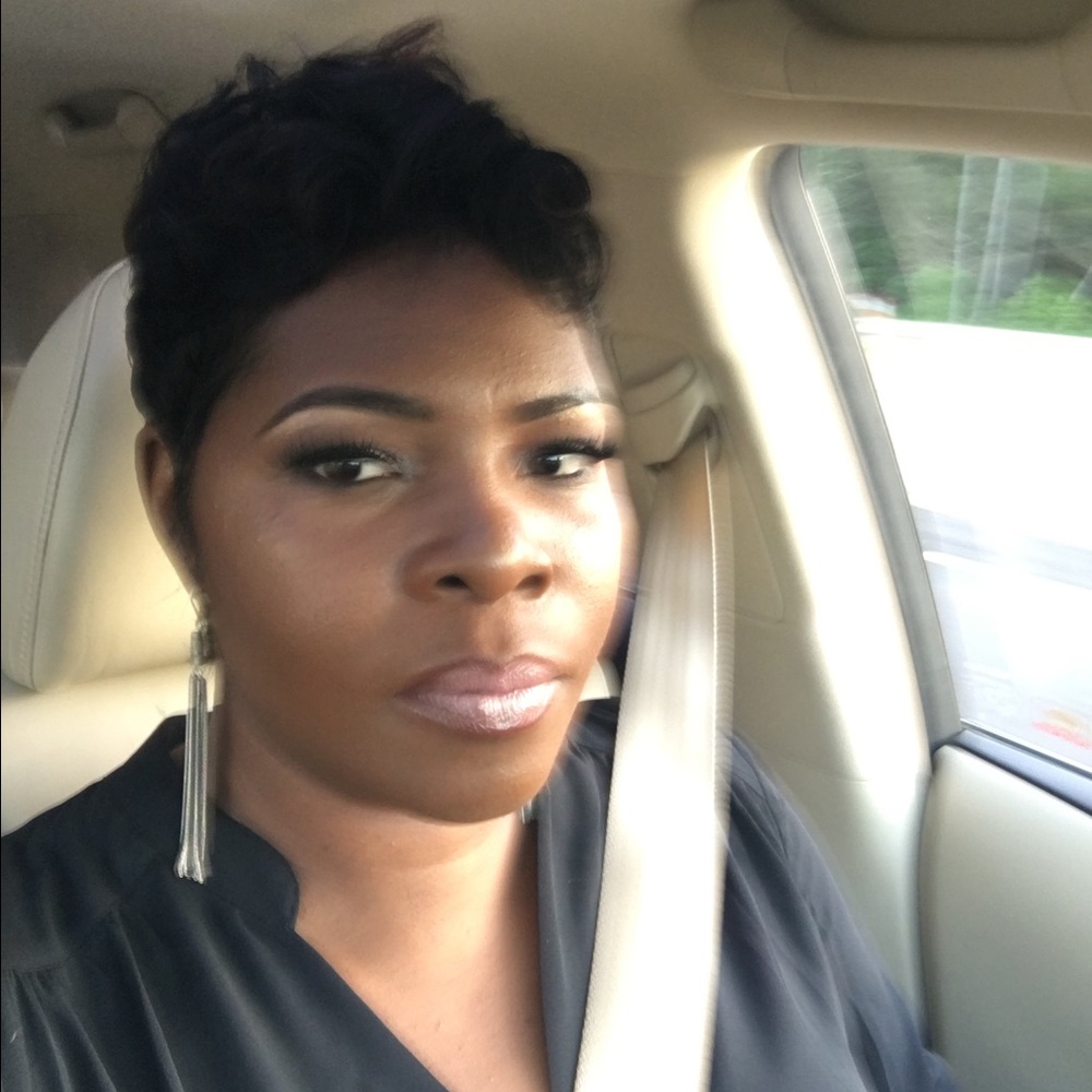 Meet your Posher, Janeyce