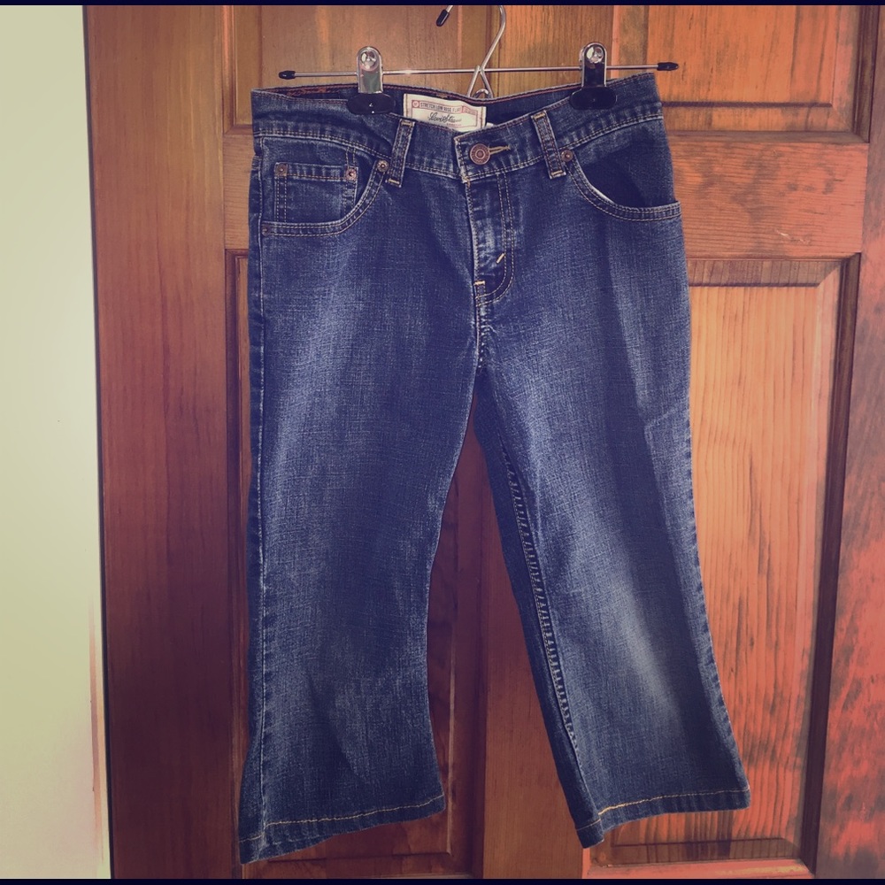 Levi Low-Rise Flare Capri's