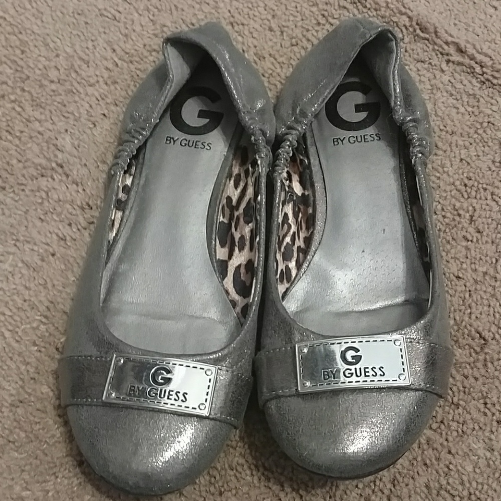 Guess flat shoes