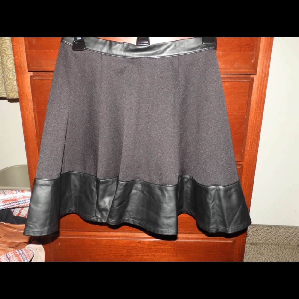 Black skirt with leather detail